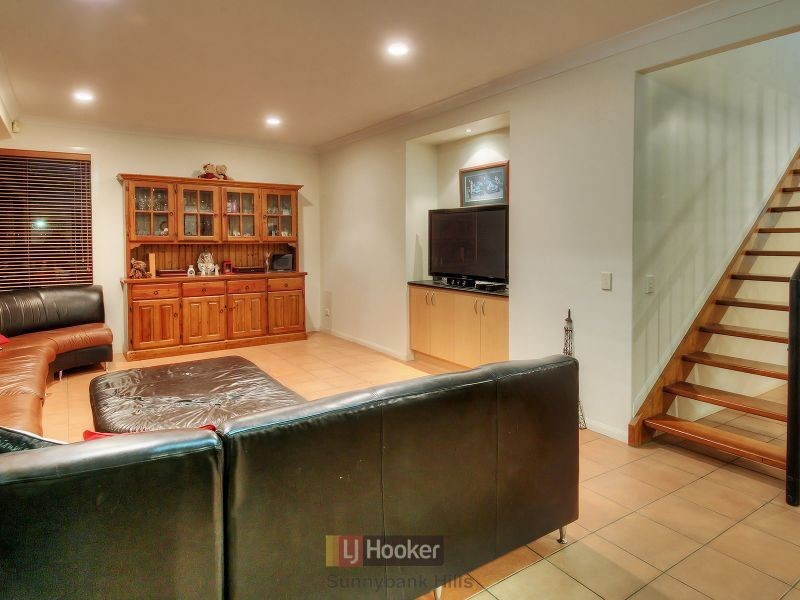 80 Golden Rain Place, Stretton QLD 4116