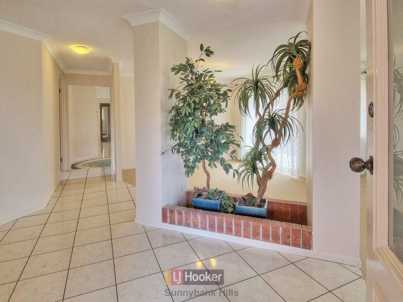 23 Swan Lake Crescent, Calamvale QLD 4116