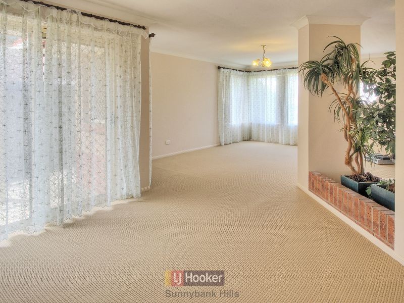 23 Swan Lake Crescent, Calamvale QLD 4116