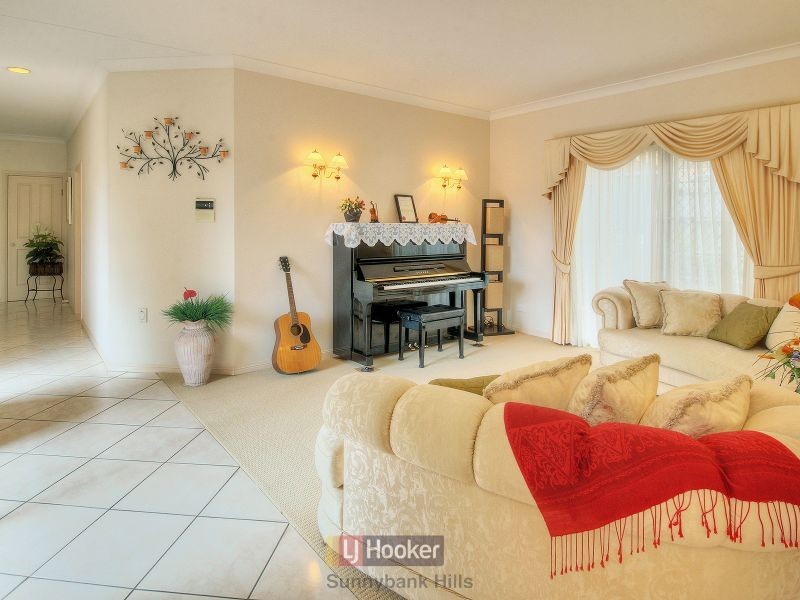 26 Poinsettia Crescent, Calamvale QLD 4116