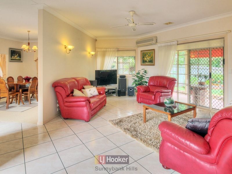 26 Poinsettia Crescent, Calamvale QLD 4116