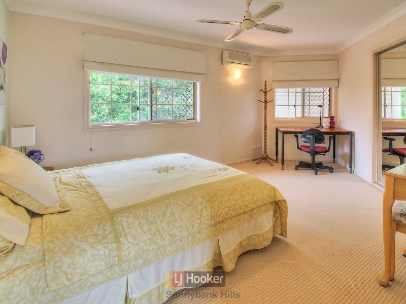 26 Poinsettia Crescent, Calamvale QLD 4116
