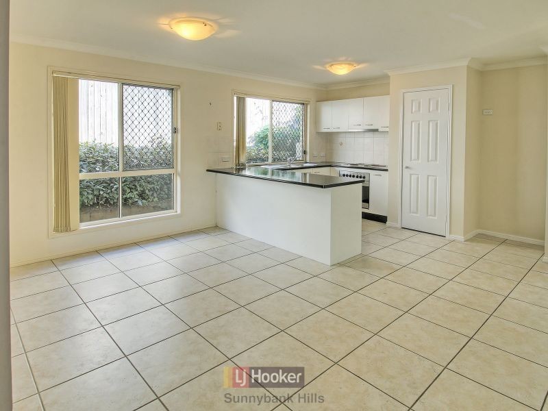 86 Watarrka Drive, Parkinson QLD 4115