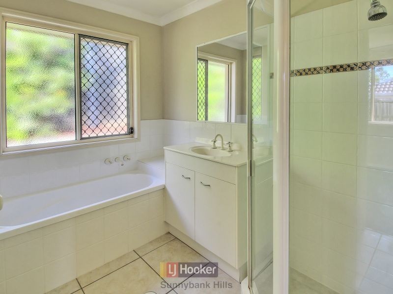 86 Watarrka Drive, Parkinson QLD 4115