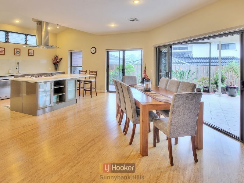 18 Walker Circuit, Eight Mile Plains QLD 4113