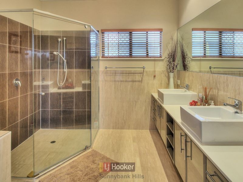 18 Walker Circuit, Eight Mile Plains QLD 4113