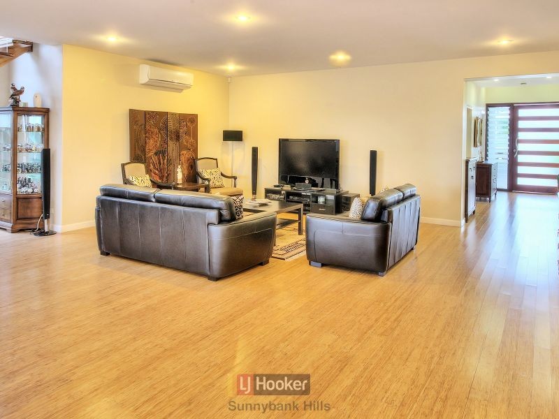 18 Walker Circuit, Eight Mile Plains QLD 4113