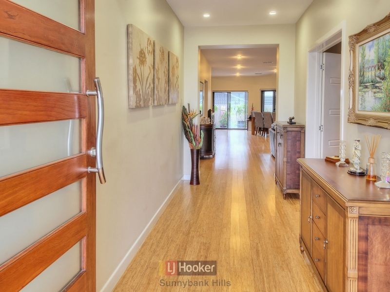 18 Walker Circuit, Eight Mile Plains QLD 4113