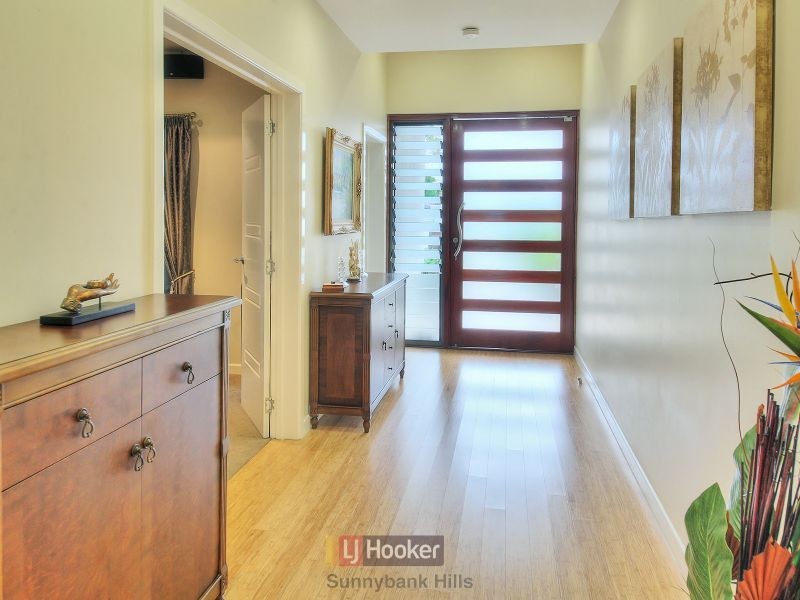 18 Walker Circuit, Eight Mile Plains QLD 4113