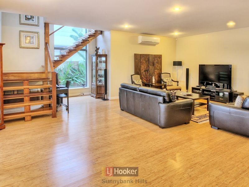 18 Walker Circuit, Eight Mile Plains QLD 4113