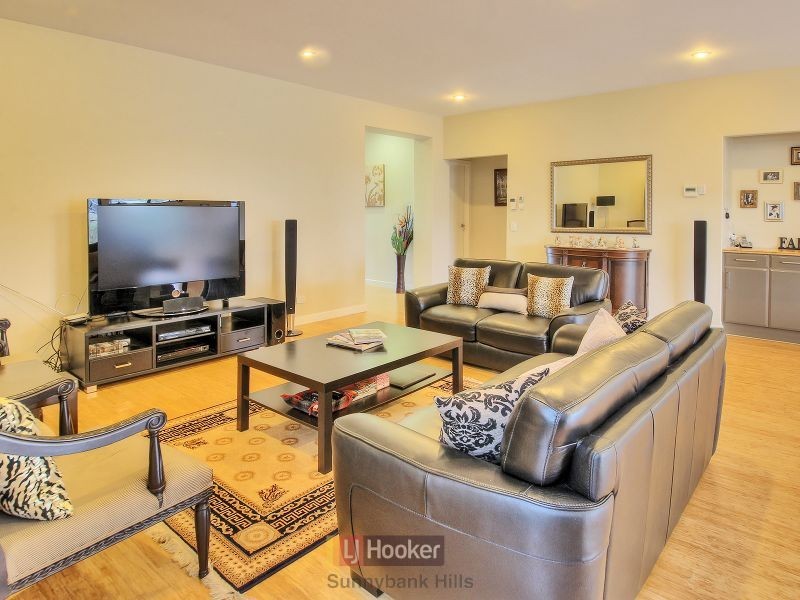 18 Walker Circuit, Eight Mile Plains QLD 4113