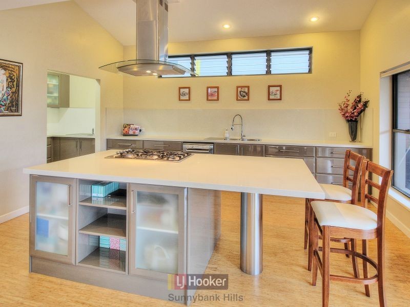 18 Walker Circuit, Eight Mile Plains QLD 4113