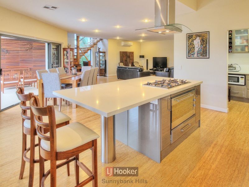 18 Walker Circuit, Eight Mile Plains QLD 4113