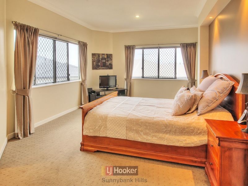 18 Walker Circuit, Eight Mile Plains QLD 4113