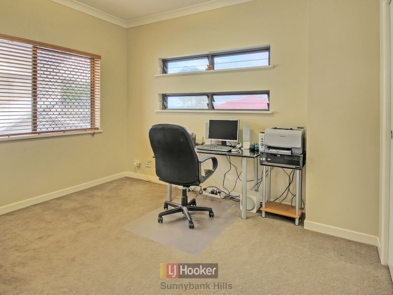 18 Walker Circuit, Eight Mile Plains QLD 4113