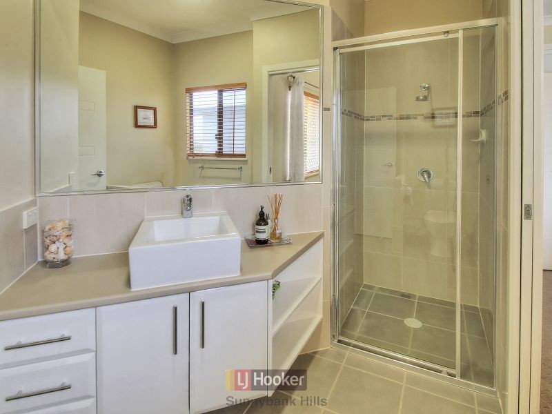 18 Walker Circuit, Eight Mile Plains QLD 4113