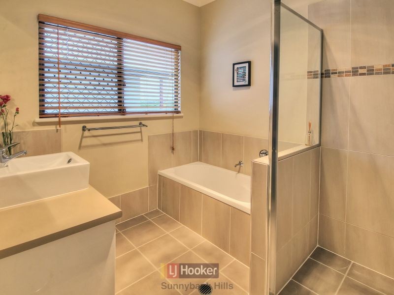 18 Walker Circuit, Eight Mile Plains QLD 4113