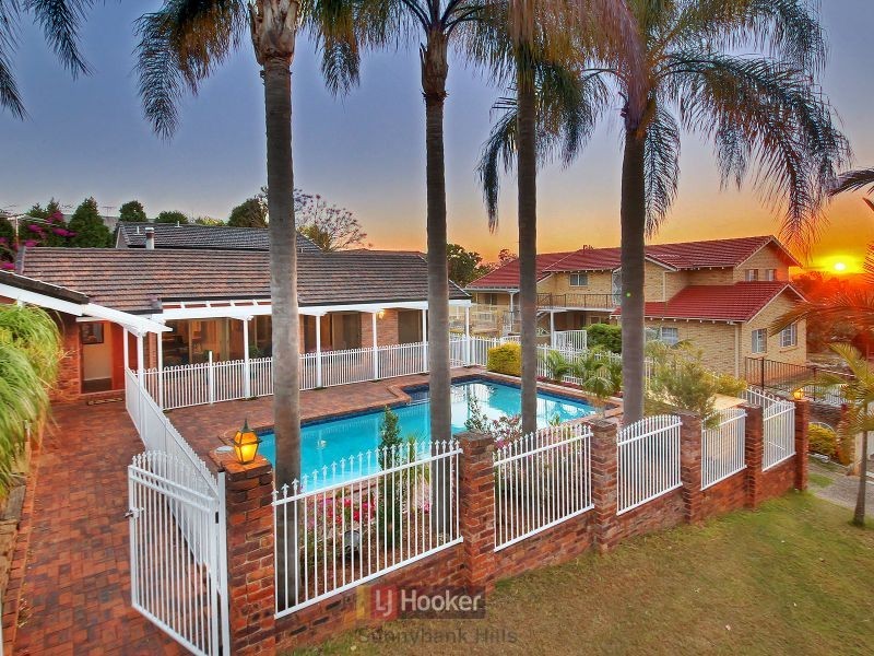 5 Belfairs Street, Robertson QLD 4109