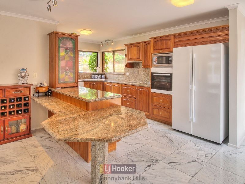 5 Belfairs Street, Robertson QLD 4109