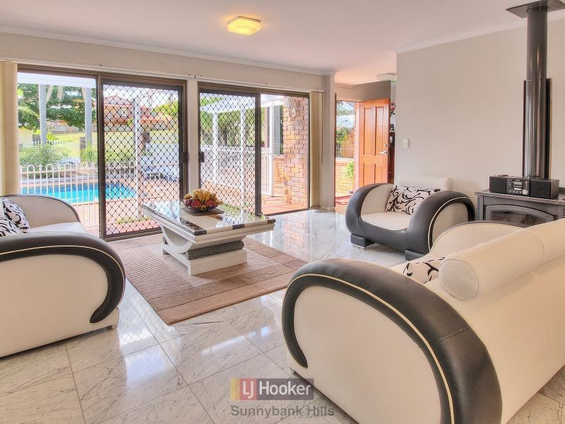 5 Belfairs Street, Robertson QLD 4109