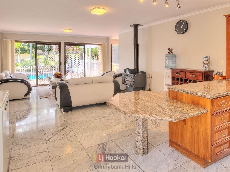 5 Belfairs Street, Robertson QLD 4109