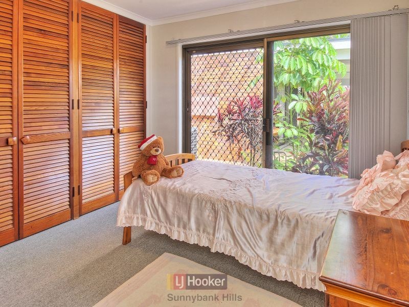 5 Belfairs Street, Robertson QLD 4109