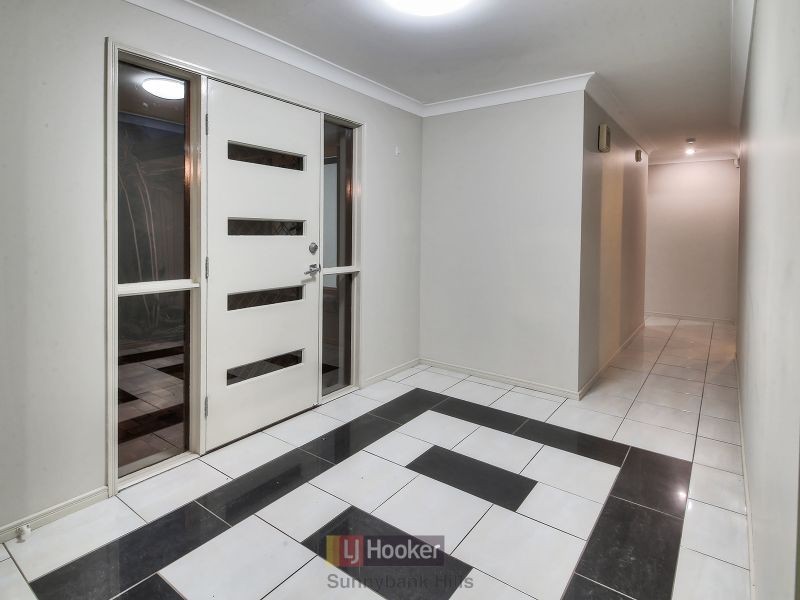 12 Hoover Court, Stretton QLD 4116
