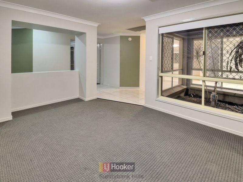 12 Hoover Court, Stretton QLD 4116