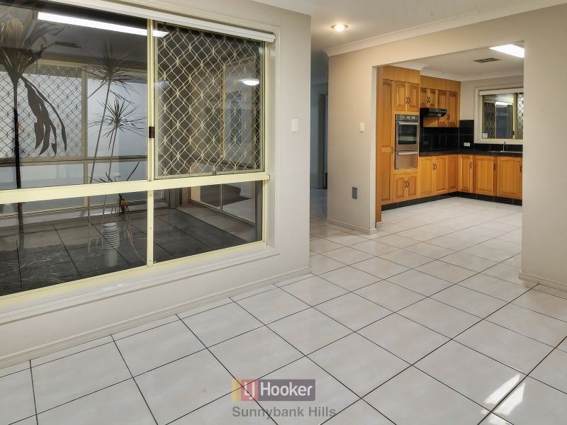 12 Hoover Court, Stretton QLD 4116
