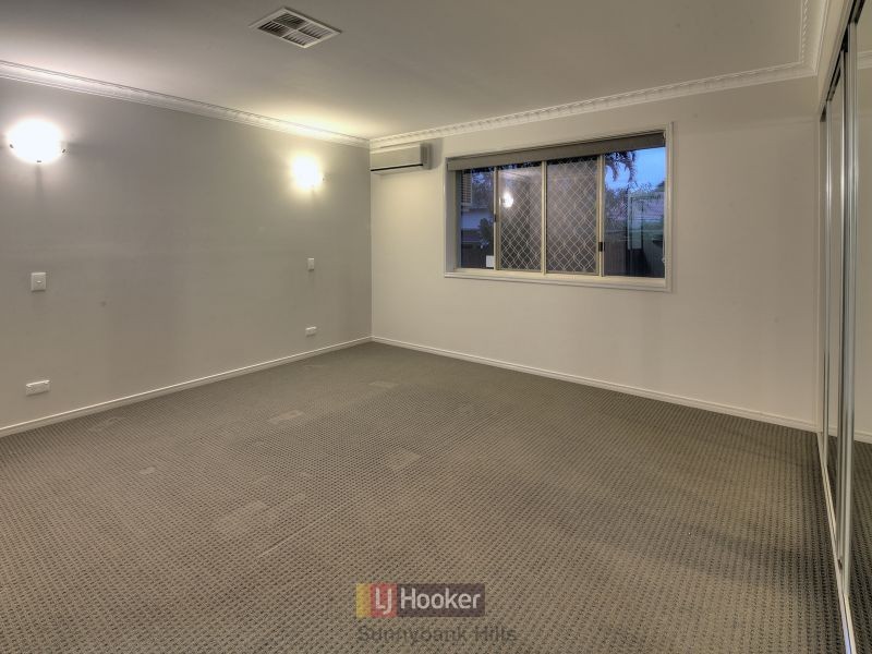 12 Hoover Court, Stretton QLD 4116