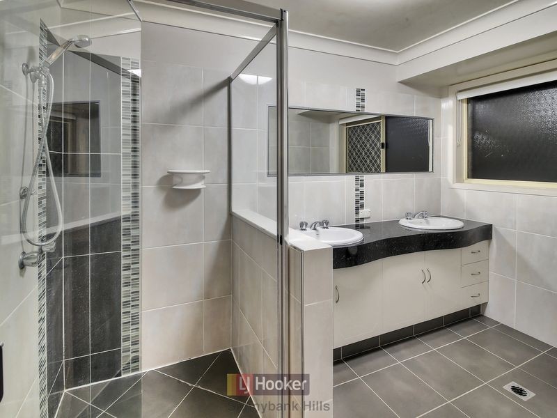 12 Hoover Court, Stretton QLD 4116