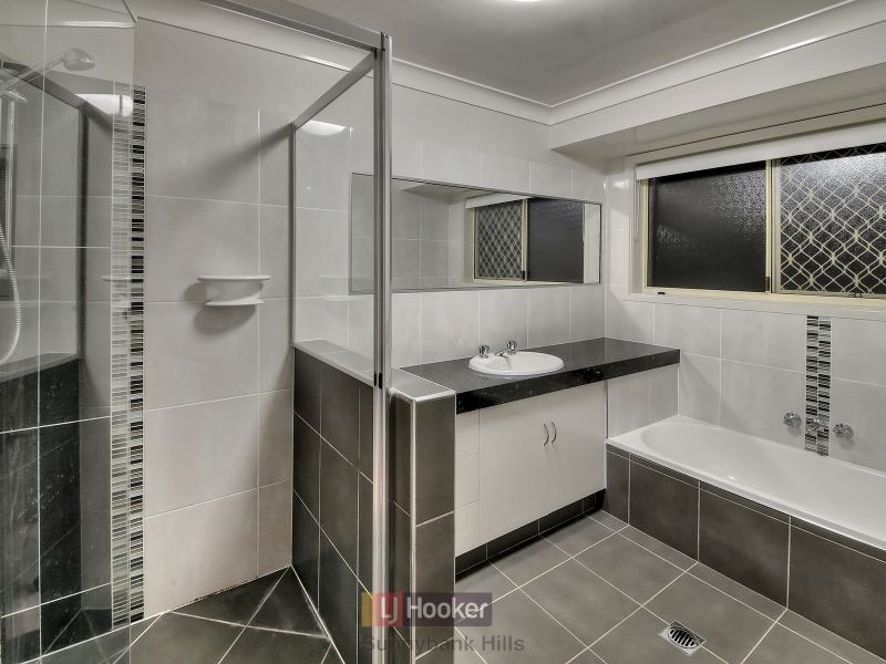 12 Hoover Court, Stretton QLD 4116