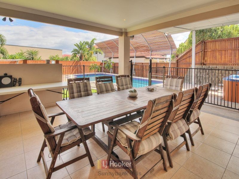 156 The Parkway, Stretton QLD 4116