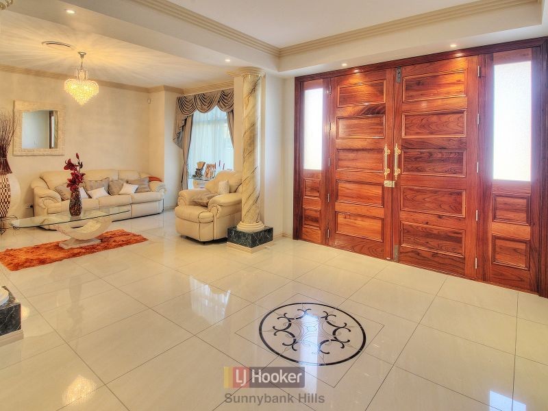 156 The Parkway, Stretton QLD 4116