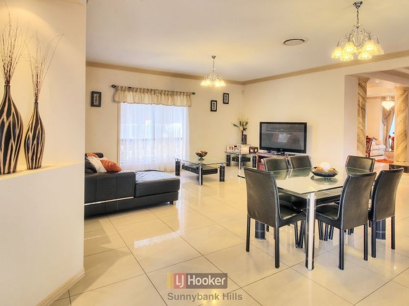 156 The Parkway, Stretton QLD 4116