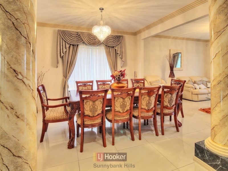 156 The Parkway, Stretton QLD 4116