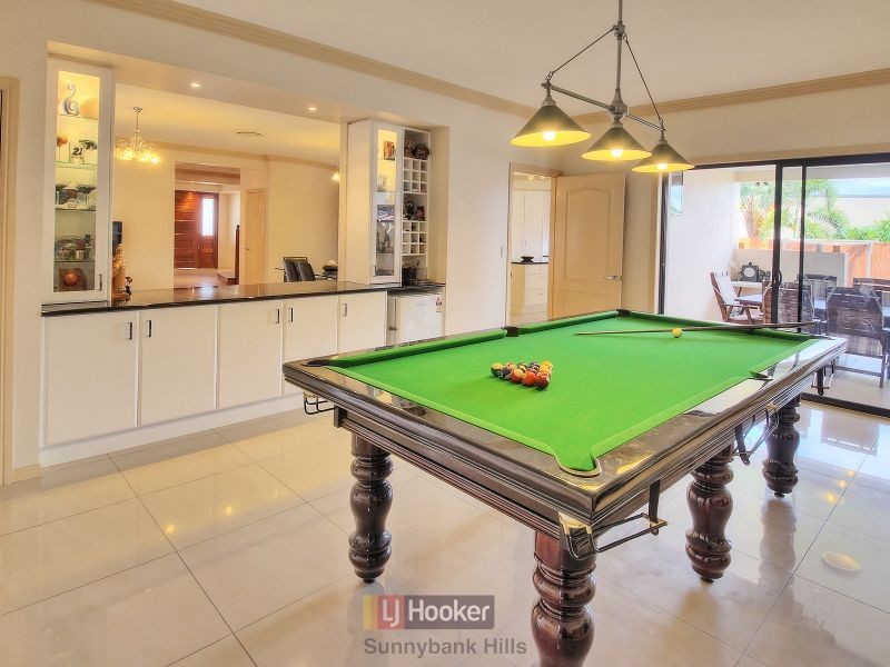 156 The Parkway, Stretton QLD 4116