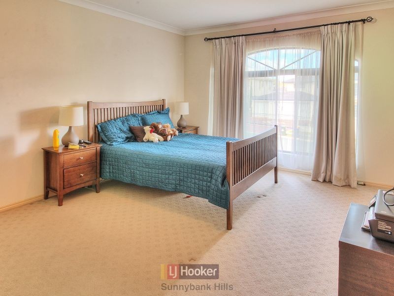 156 The Parkway, Stretton QLD 4116