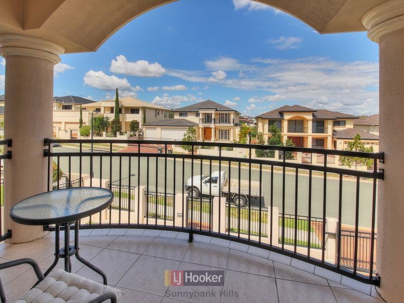 156 The Parkway, Stretton QLD 4116