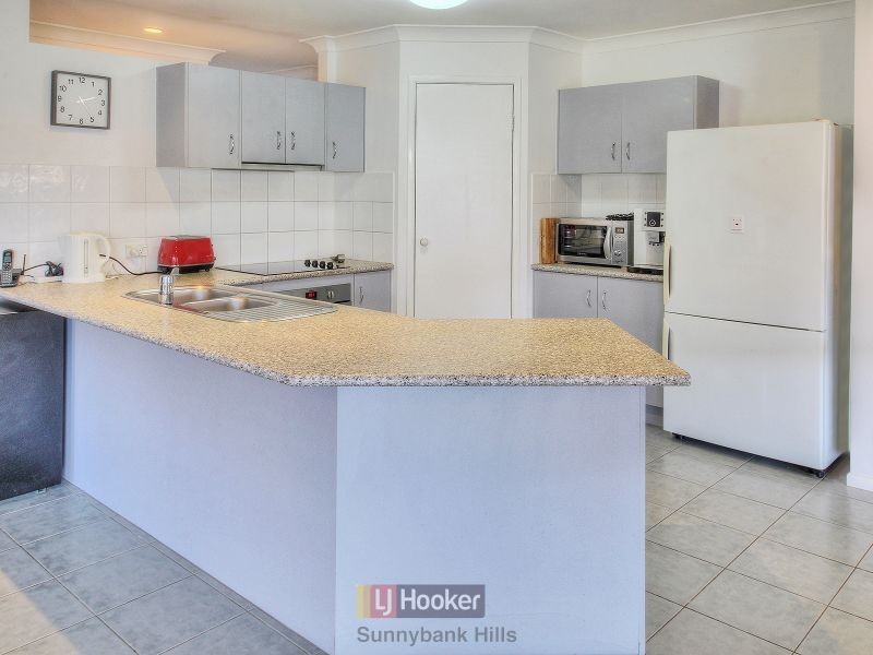 15 Greenways Esplanade, Parkinson QLD 4115