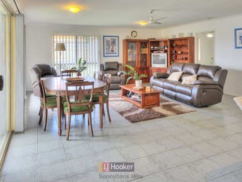 15 Greenways Esplanade, Parkinson QLD 4115