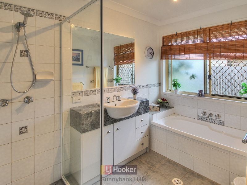 15 Greenways Esplanade, Parkinson QLD 4115
