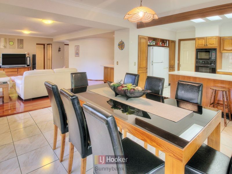 12 Lindfield Circuit, Robertson QLD 4109