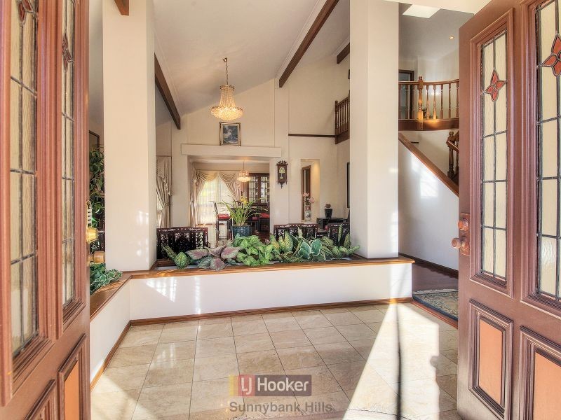 12 Lindfield Circuit, Robertson QLD 4109