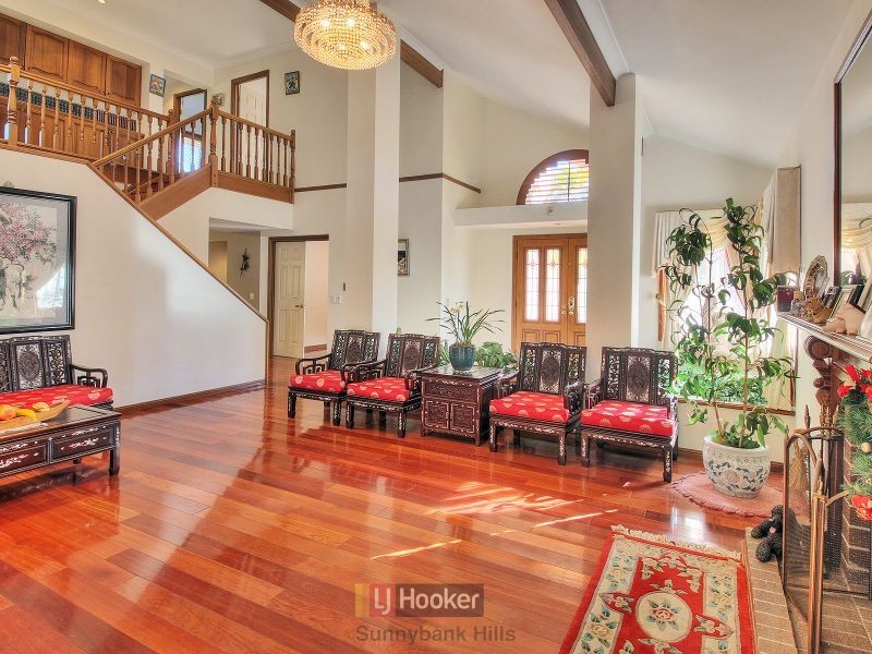 12 Lindfield Circuit, Robertson QLD 4109