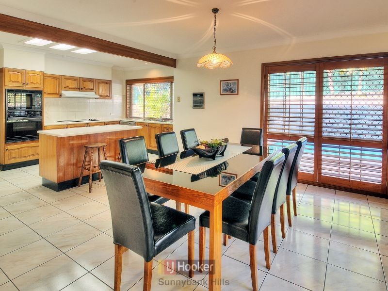 12 Lindfield Circuit, Robertson QLD 4109