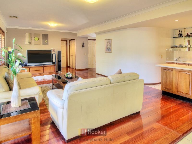 12 Lindfield Circuit, Robertson QLD 4109