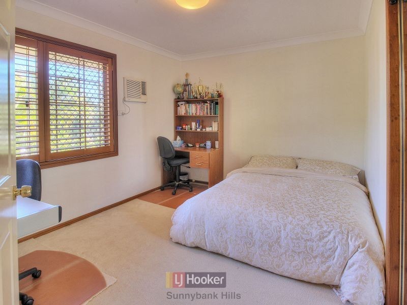 12 Lindfield Circuit, Robertson QLD 4109