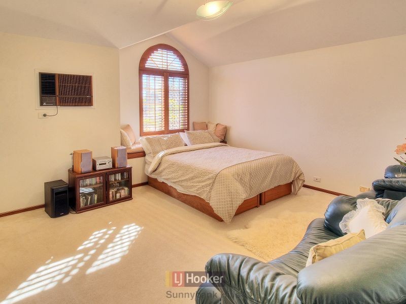 12 Lindfield Circuit, Robertson QLD 4109