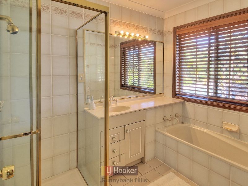 12 Lindfield Circuit, Robertson QLD 4109